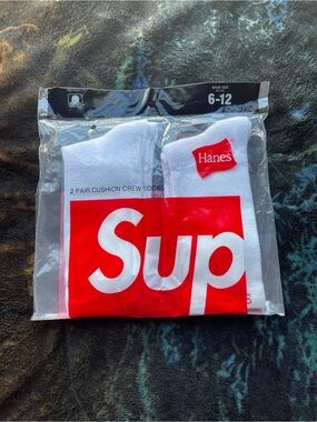 Supreme x Hanes White Crew Socks with Red Logo (2 Pack)